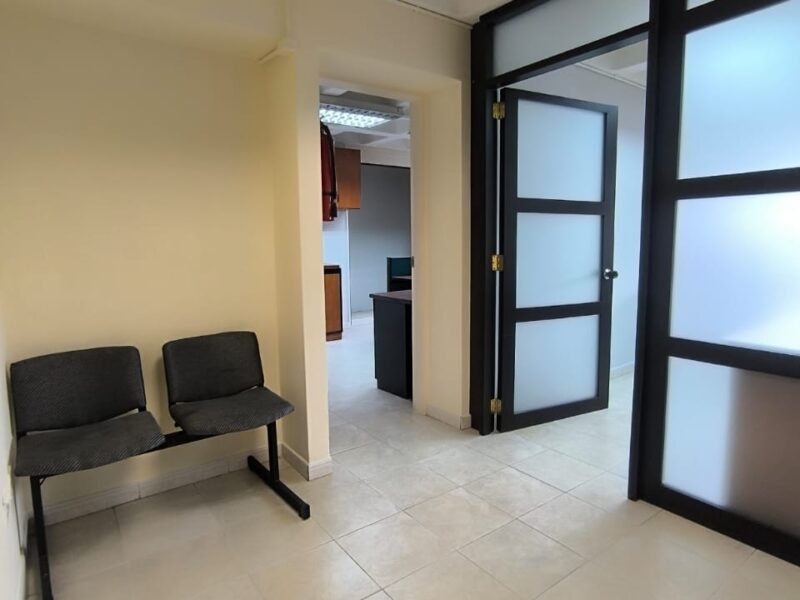 Oficina en C.C Los Chaguaramos