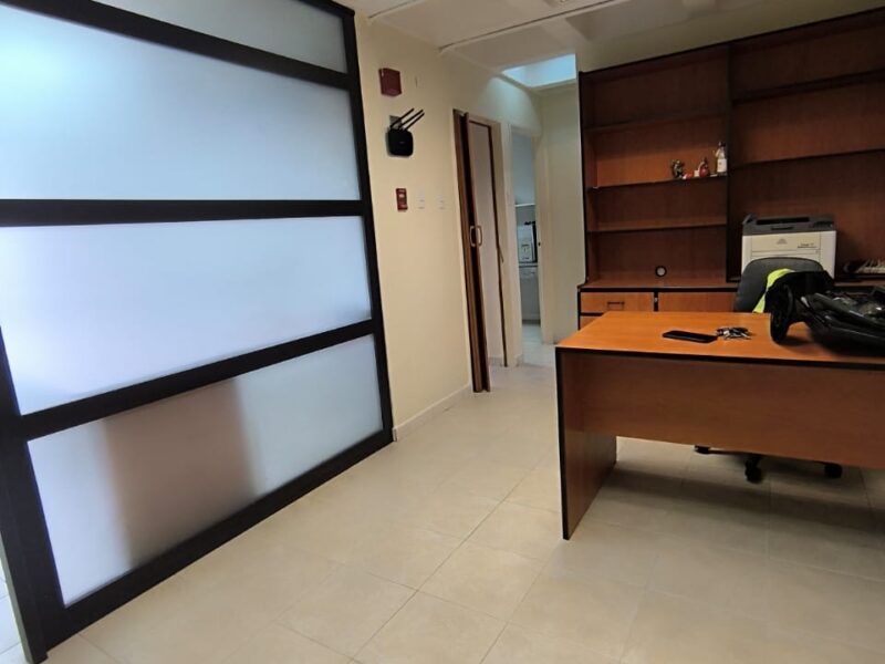 Oficina en C.C Los Chaguaramos
