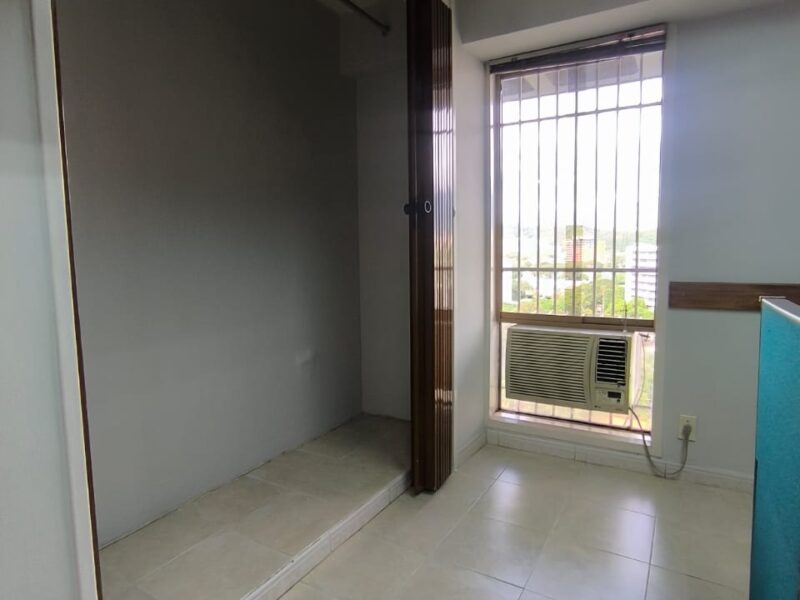 Oficina en C.C Los Chaguaramos