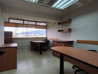 Oficina en C.C Los Chaguaramos